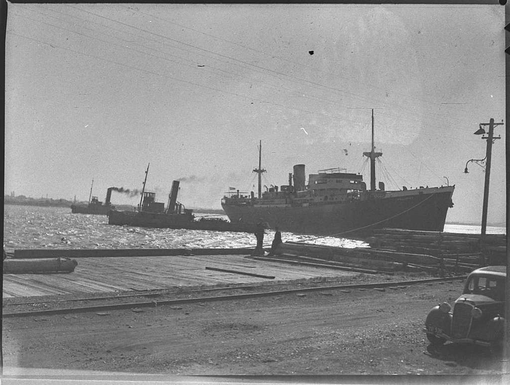 The Hollypark aground, with tugs alongside.