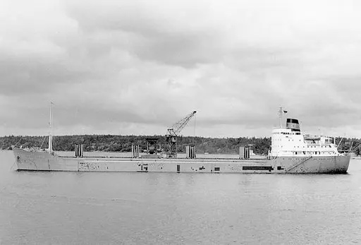 The Hollypark under way.